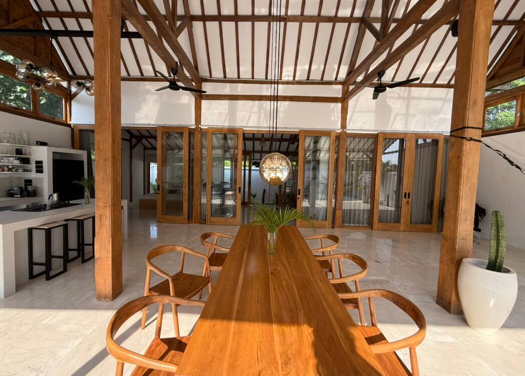 Luxury villa Bali big dining table